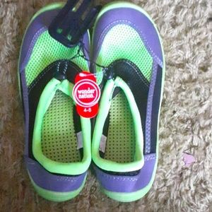 Boys size 4/5 water shoes. New. Tags still attach Green/grey/black.
